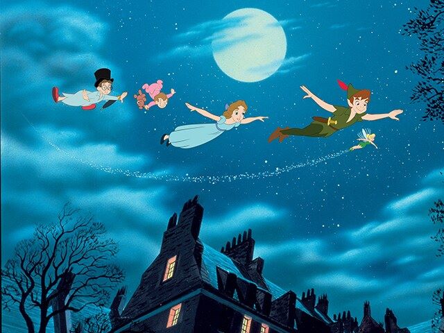 Peter Pan, Clochette, Wendy, Jean Et Michet Voalant Dans Le Ciel De Londres